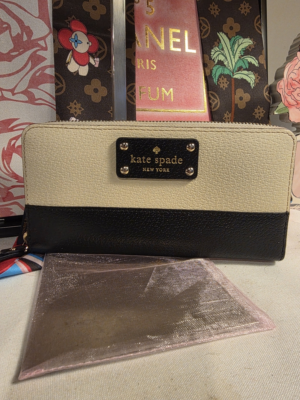 kate spade Two-Tone Cream and Black Zip-Around Continental Wallet